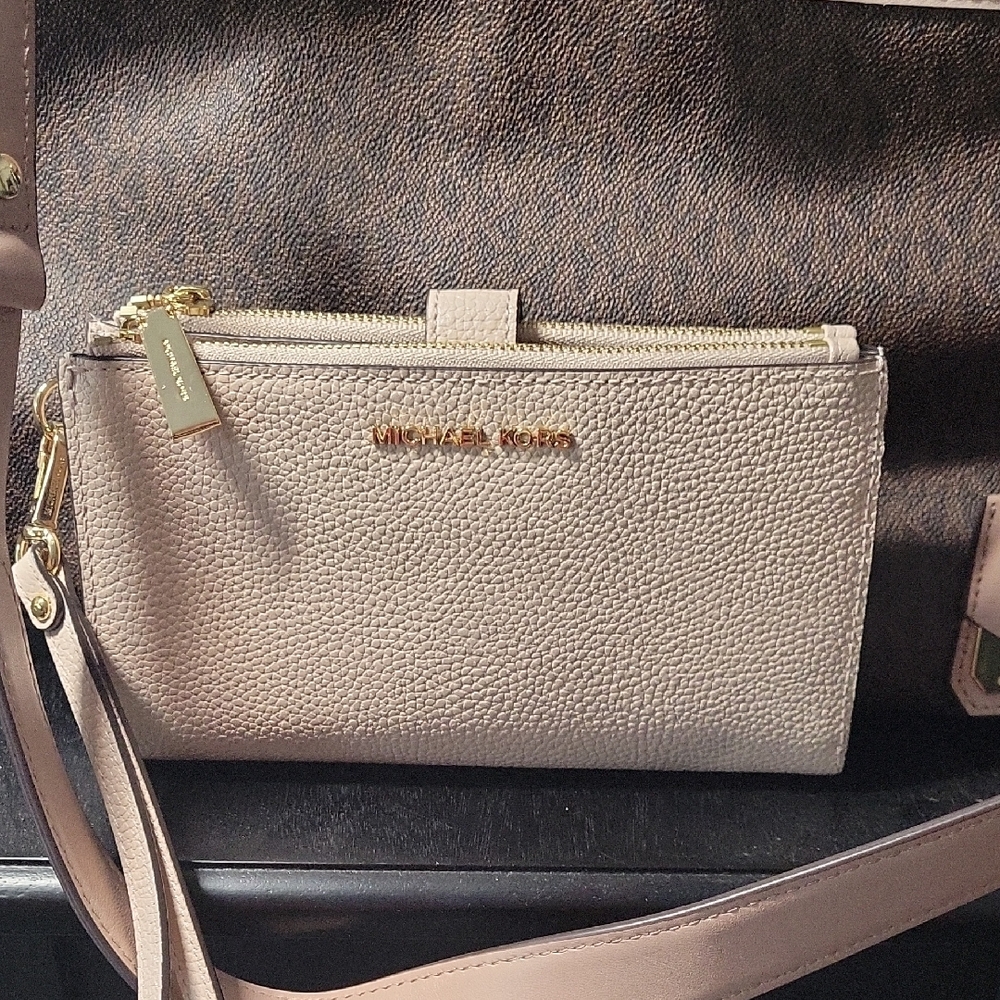 Michael Kors Cream Clutch Wristlet Pebbled Leather